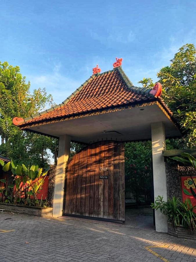 Sonosewu Guesthouse Syariah Jogjakarta Buitenkant foto