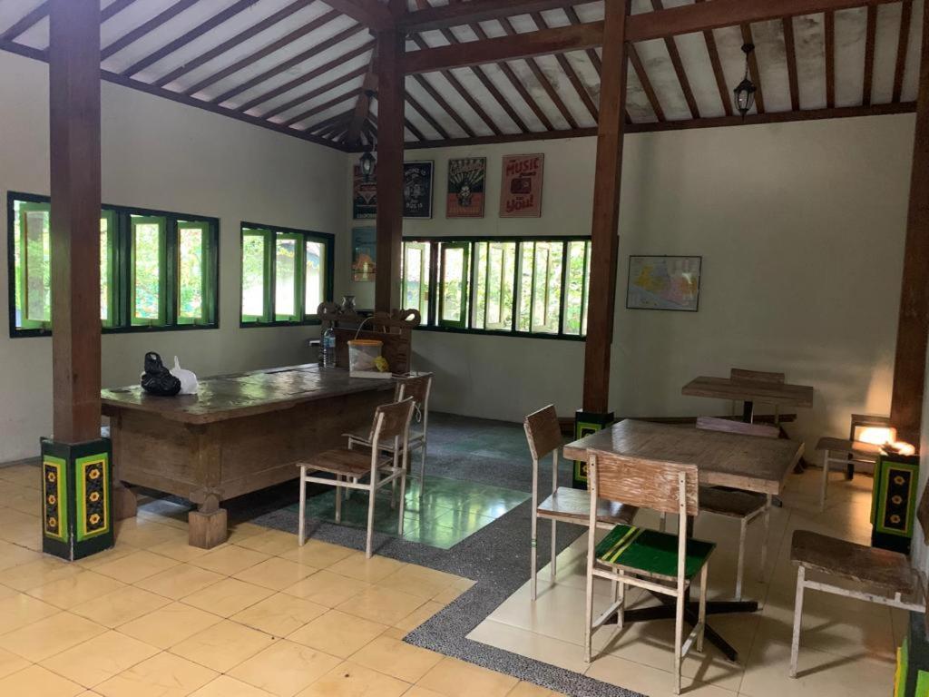 Sonosewu Guesthouse Syariah Jogjakarta Buitenkant foto