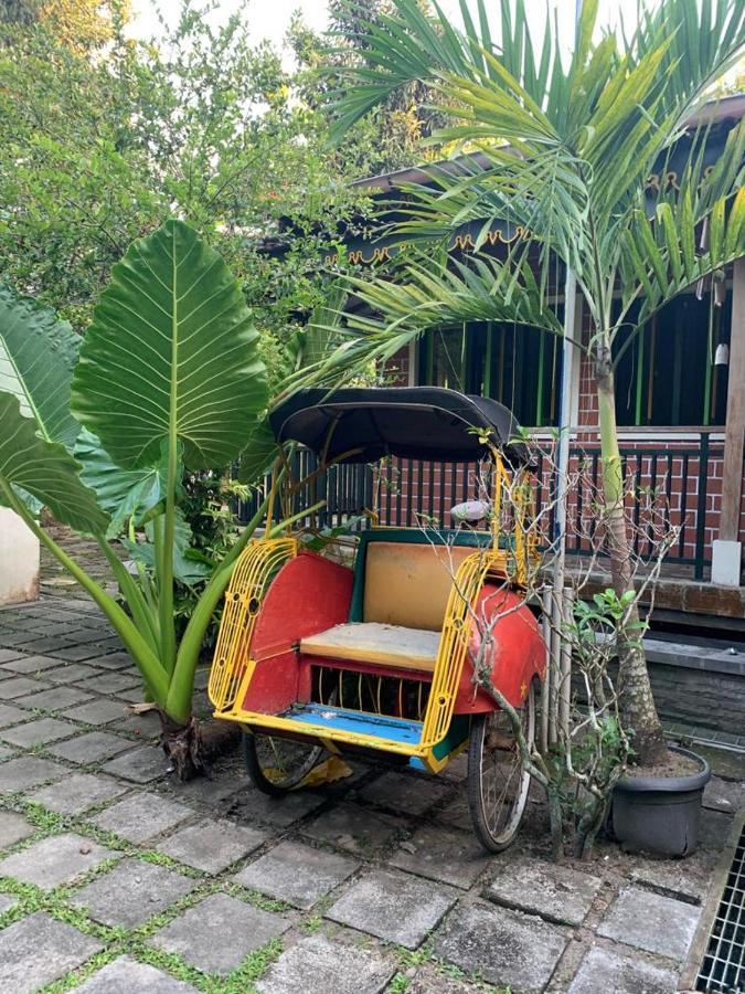 Sonosewu Guesthouse Syariah Jogjakarta Buitenkant foto