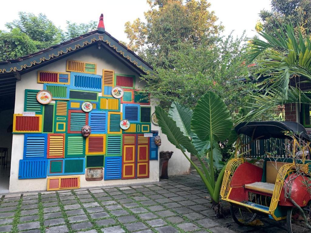 Sonosewu Guesthouse Syariah Jogjakarta Buitenkant foto