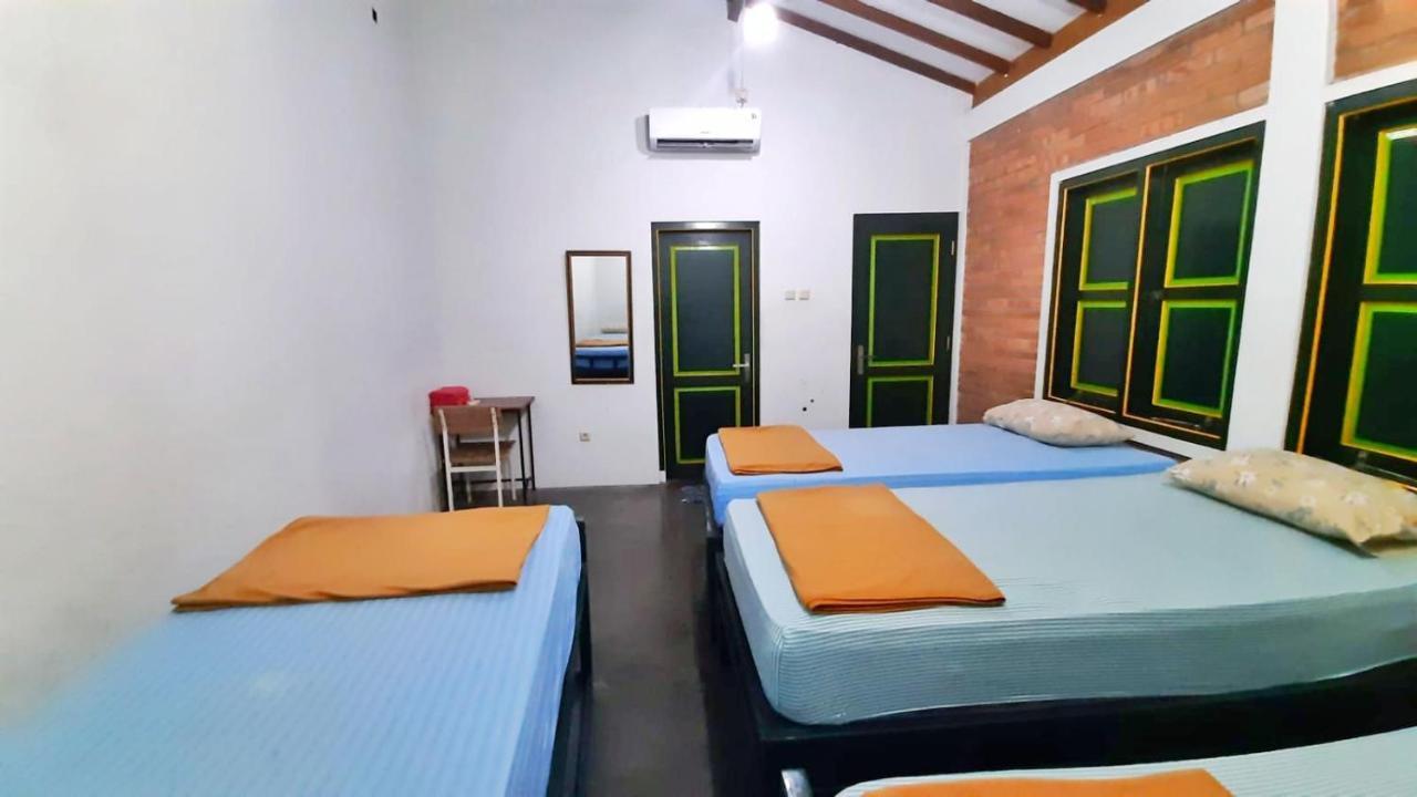 Sonosewu Guesthouse Syariah Jogjakarta Buitenkant foto