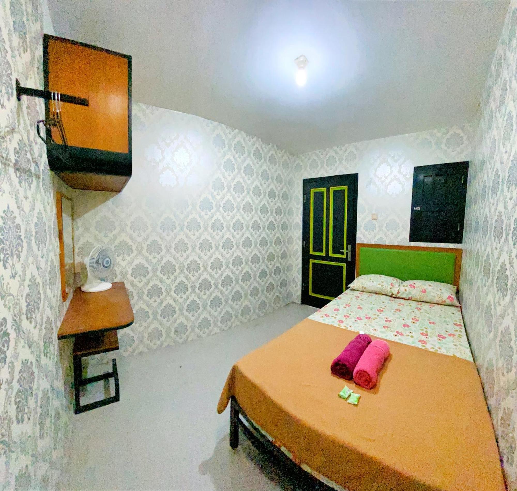 Sonosewu Guesthouse Syariah Jogjakarta Buitenkant foto