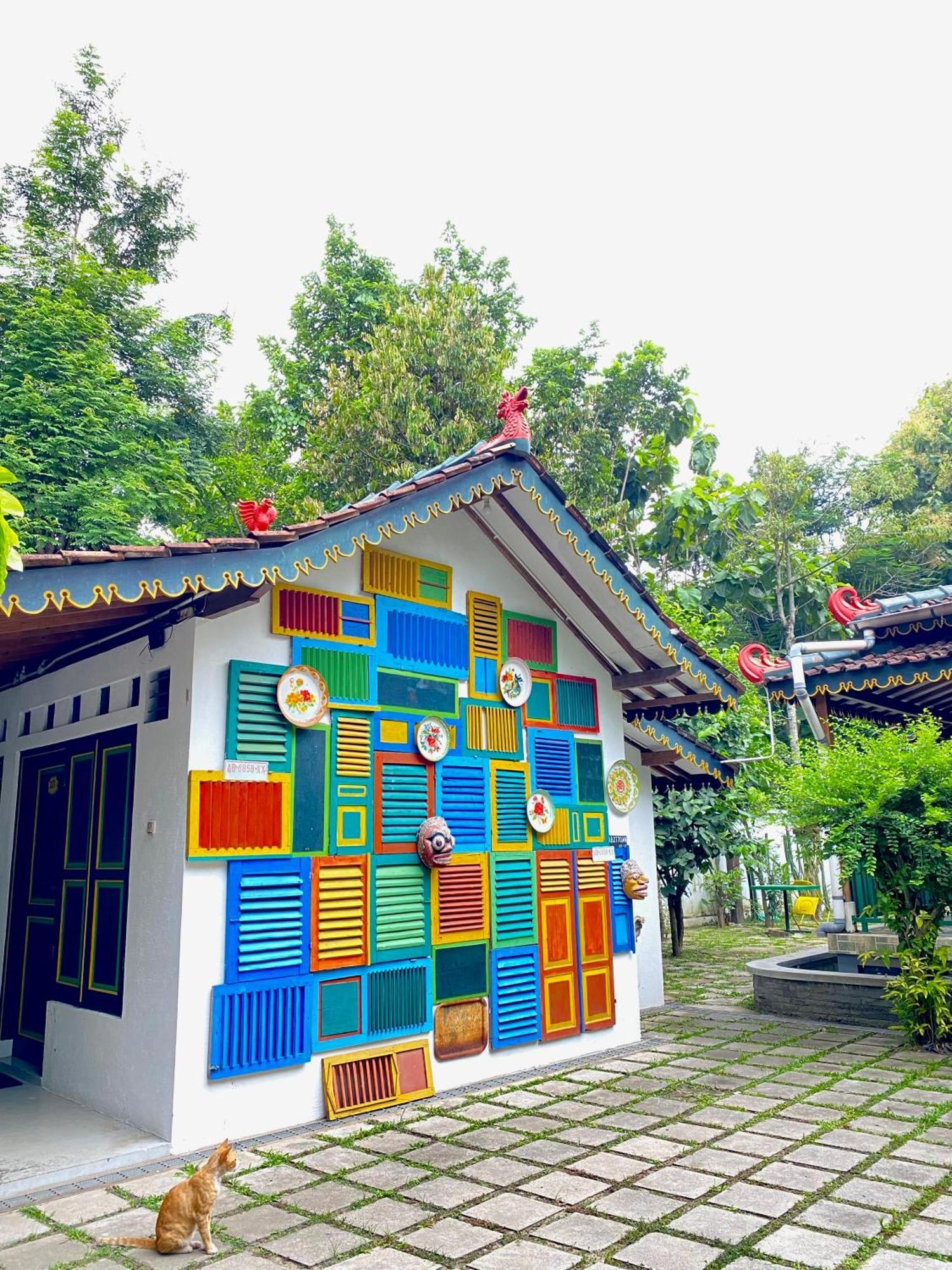 Sonosewu Guesthouse Syariah Jogjakarta Buitenkant foto