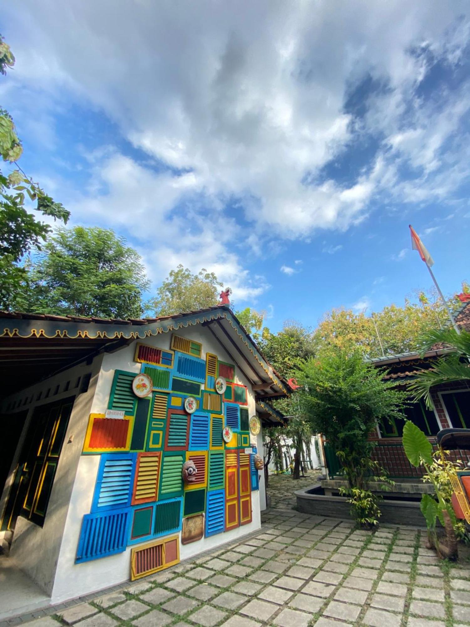 Sonosewu Guesthouse Syariah Jogjakarta Buitenkant foto